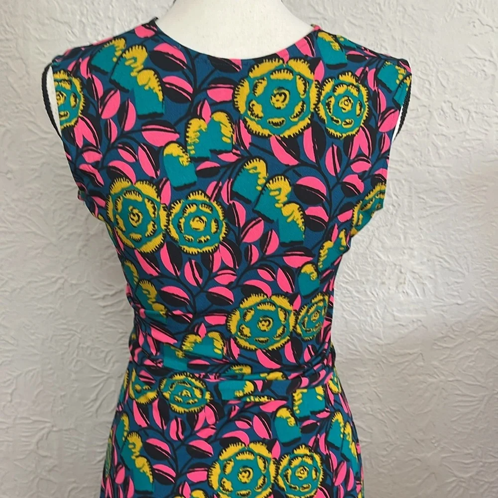 Leota The Perfect Wrap Midi Dress in Marche Fleur - Picture 9 of 13